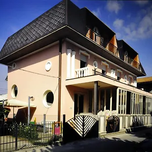  Hotel Cesari