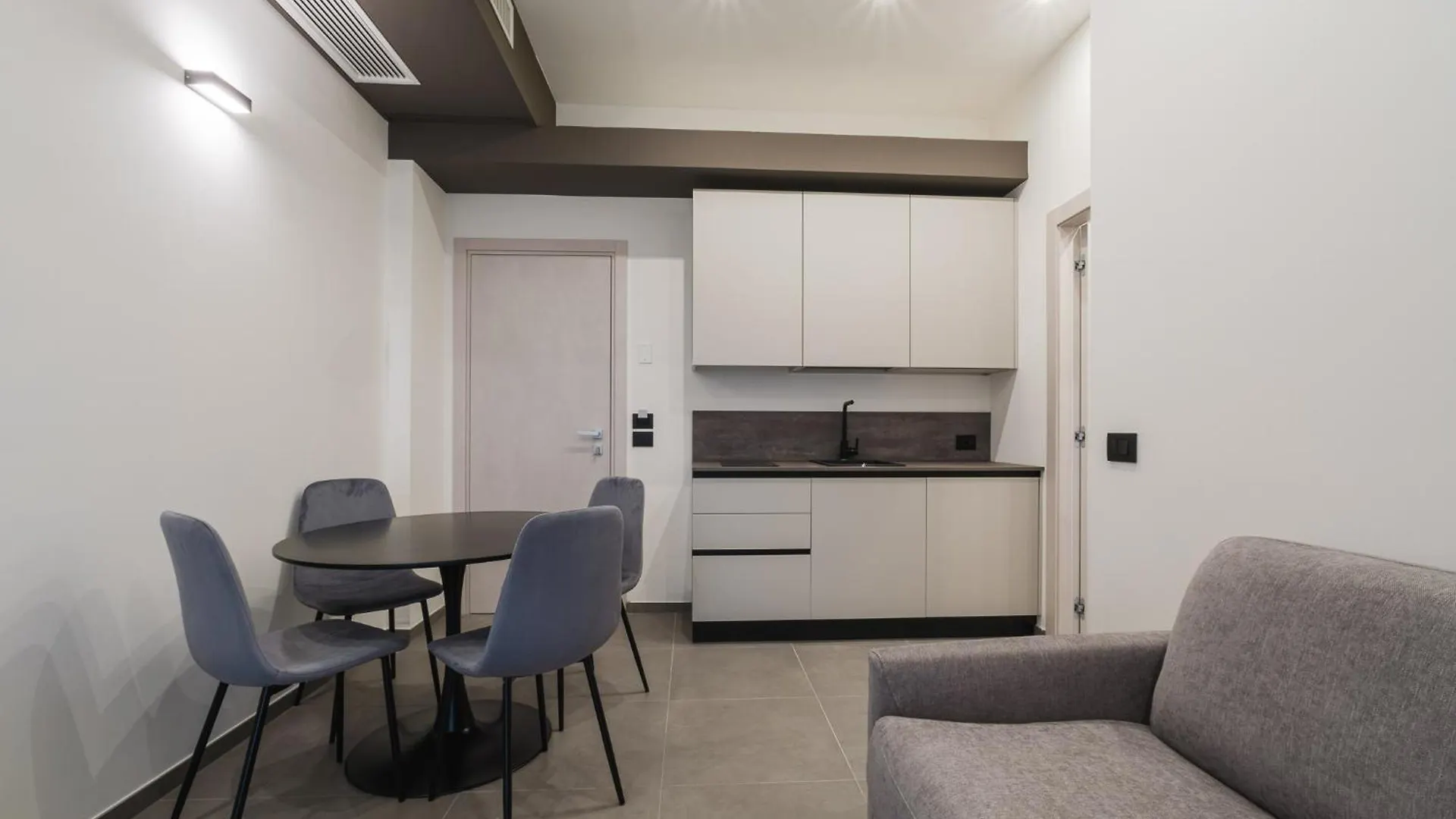 Residence Goldoni6 Suite Apartment Rimini 0*,